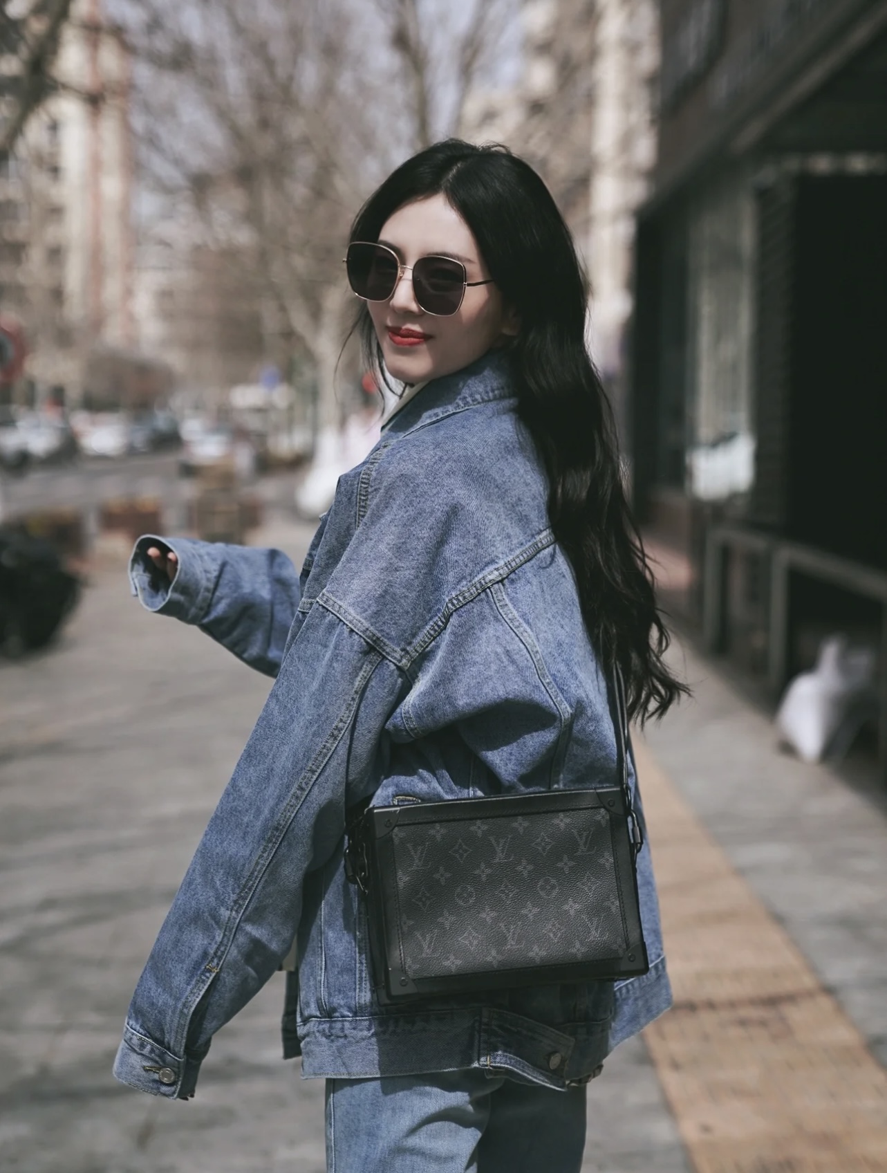 LV164483 men's and women's bag