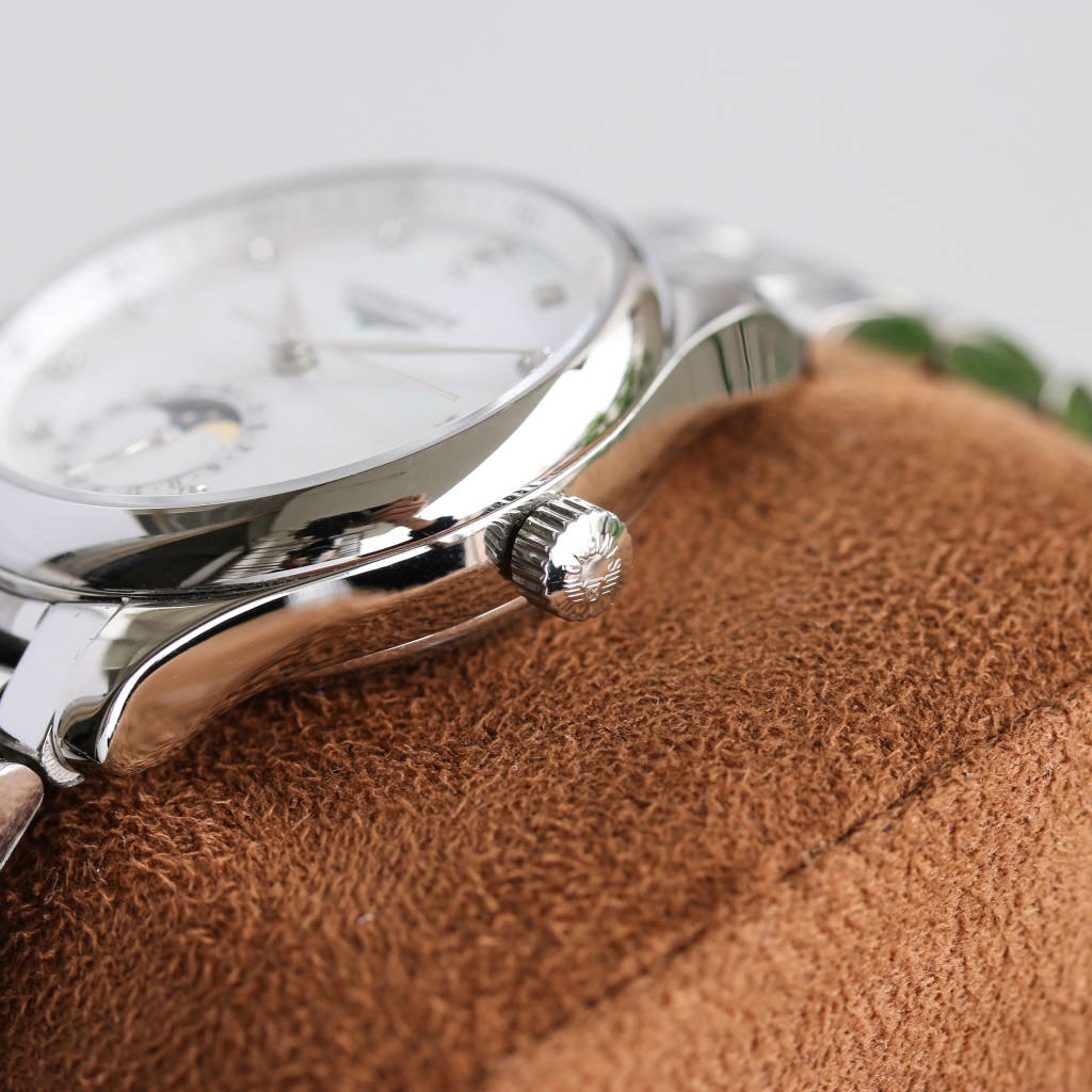 Longines' famous women's series L2.409..4.87.4 is simple and elegant,