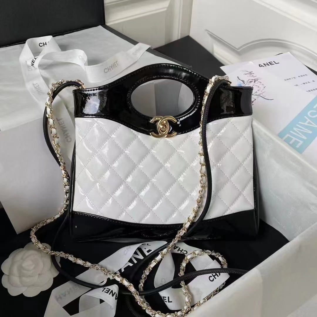 Chanel AS4133 bag