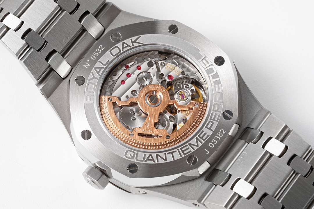Audemars Piguet Royal Oak series multi-functional watches 26574 and 26606 are equipped with