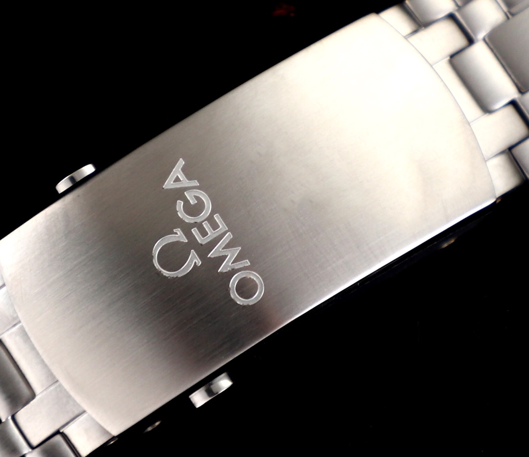 Omega SEAMASTER Seamaster Planet Ocean 210.30.42.20.01.001