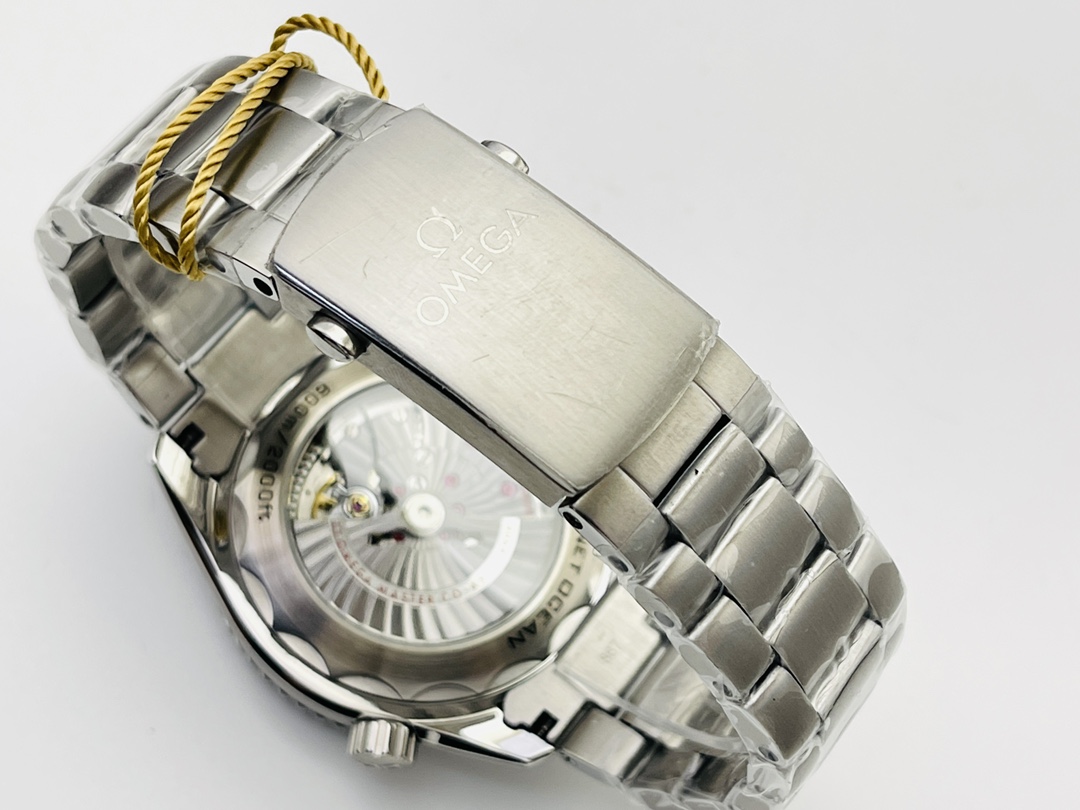 Omega Omega Seamaster Series 600-meter Diving Men's Watch!