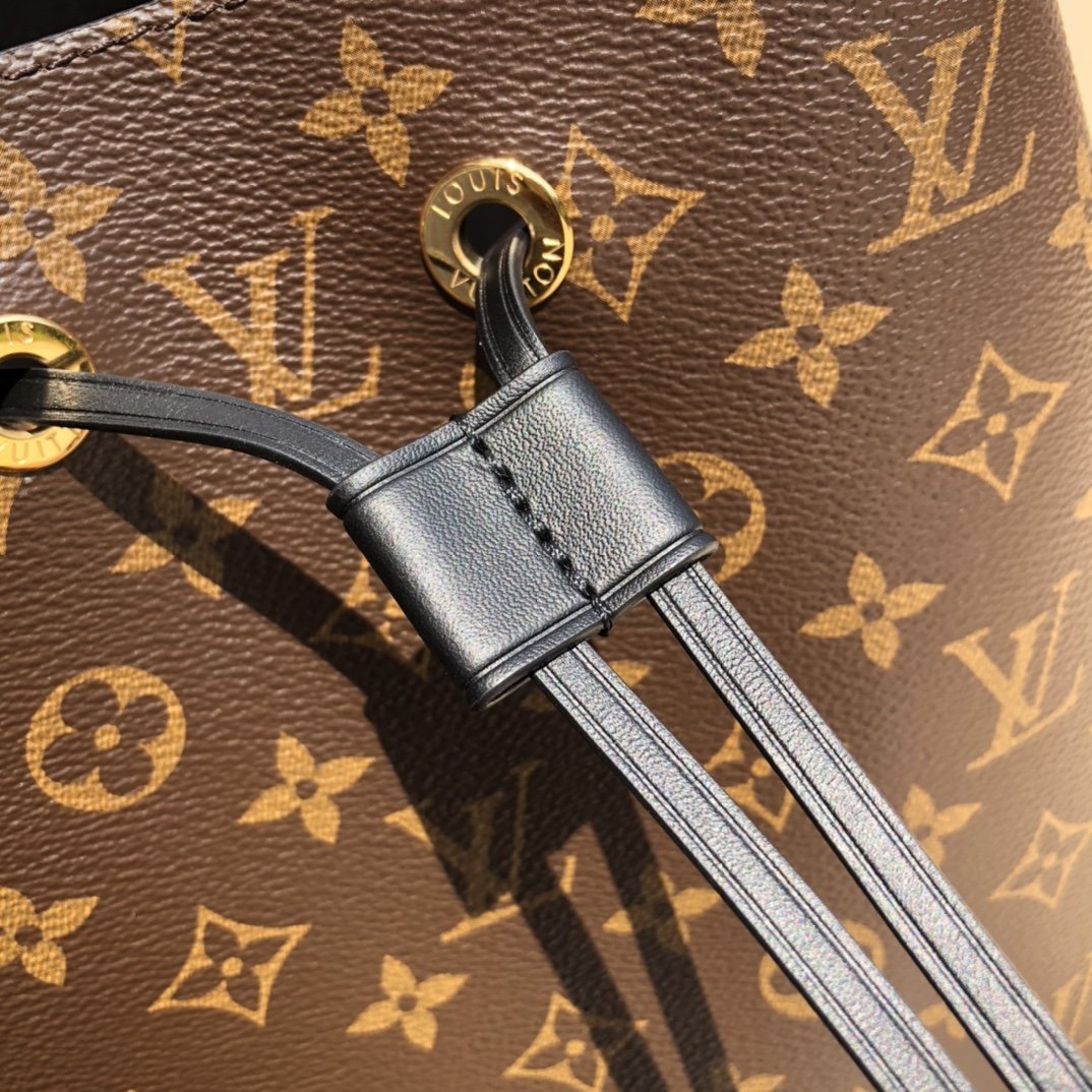 LV 163882 bag