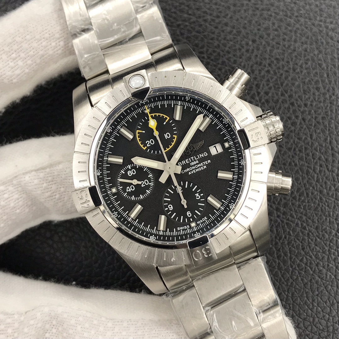 Breitling Avenger Chronograph 43