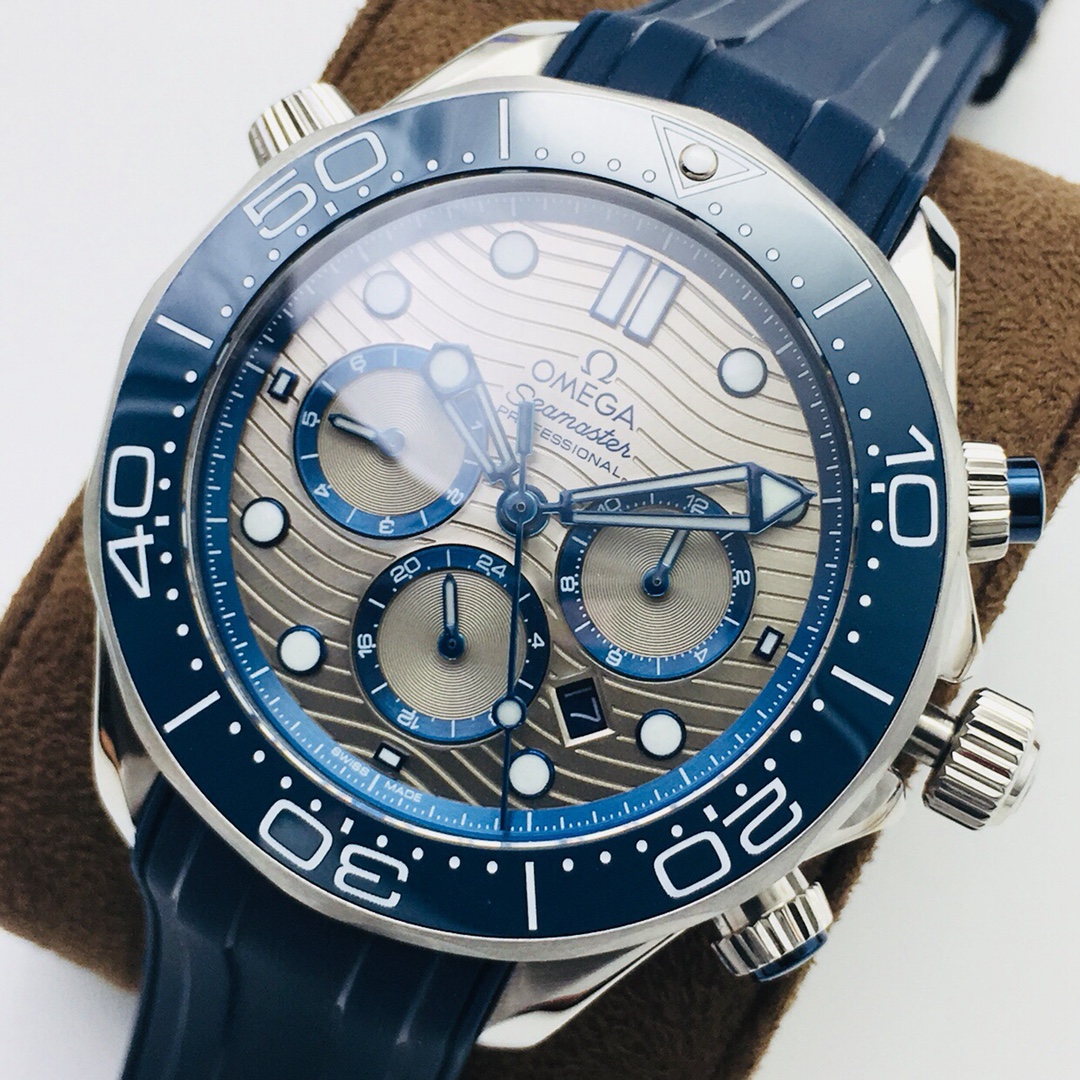 OMEGA's new Seamaster 300M series multi-functional men's watch! Details: