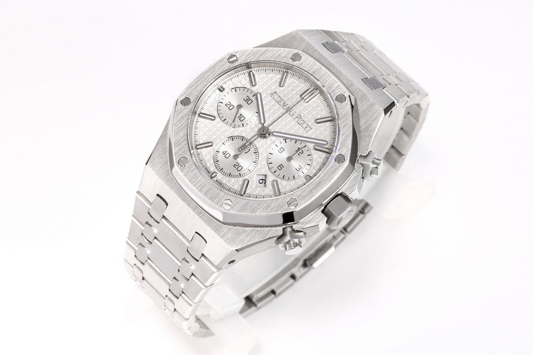 The new 26240 chronograph in the Audemars Piguet Royal Oak series