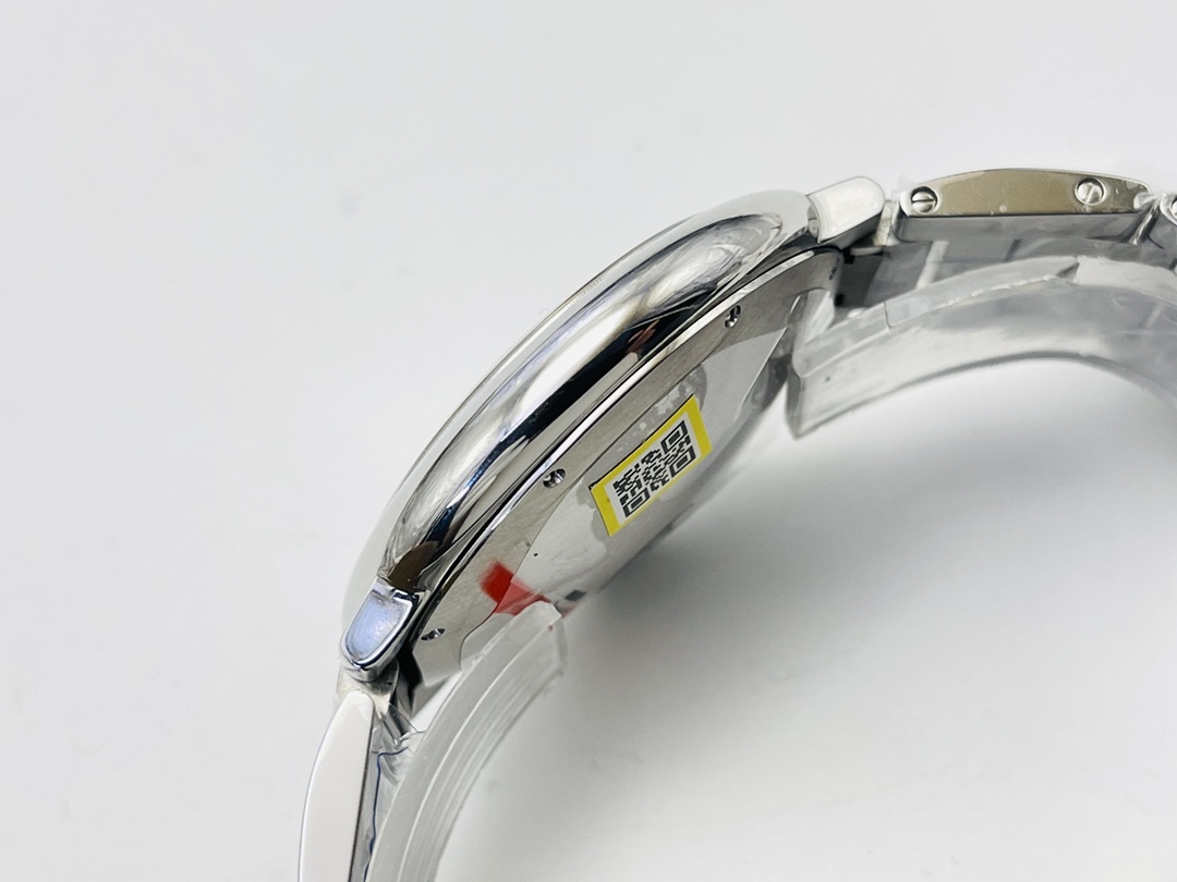 Cartier's latest version of the full series of quick-release Blue Balloon watches!