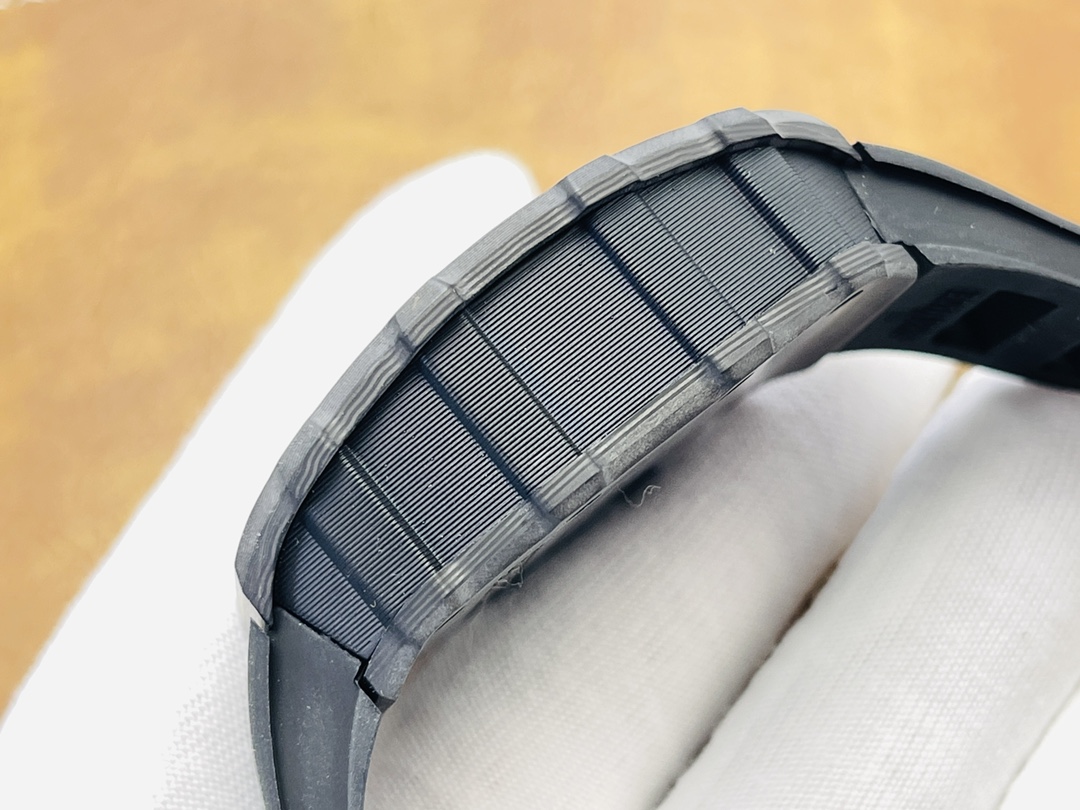 Chad Mille 35-03 blue watch is a watch