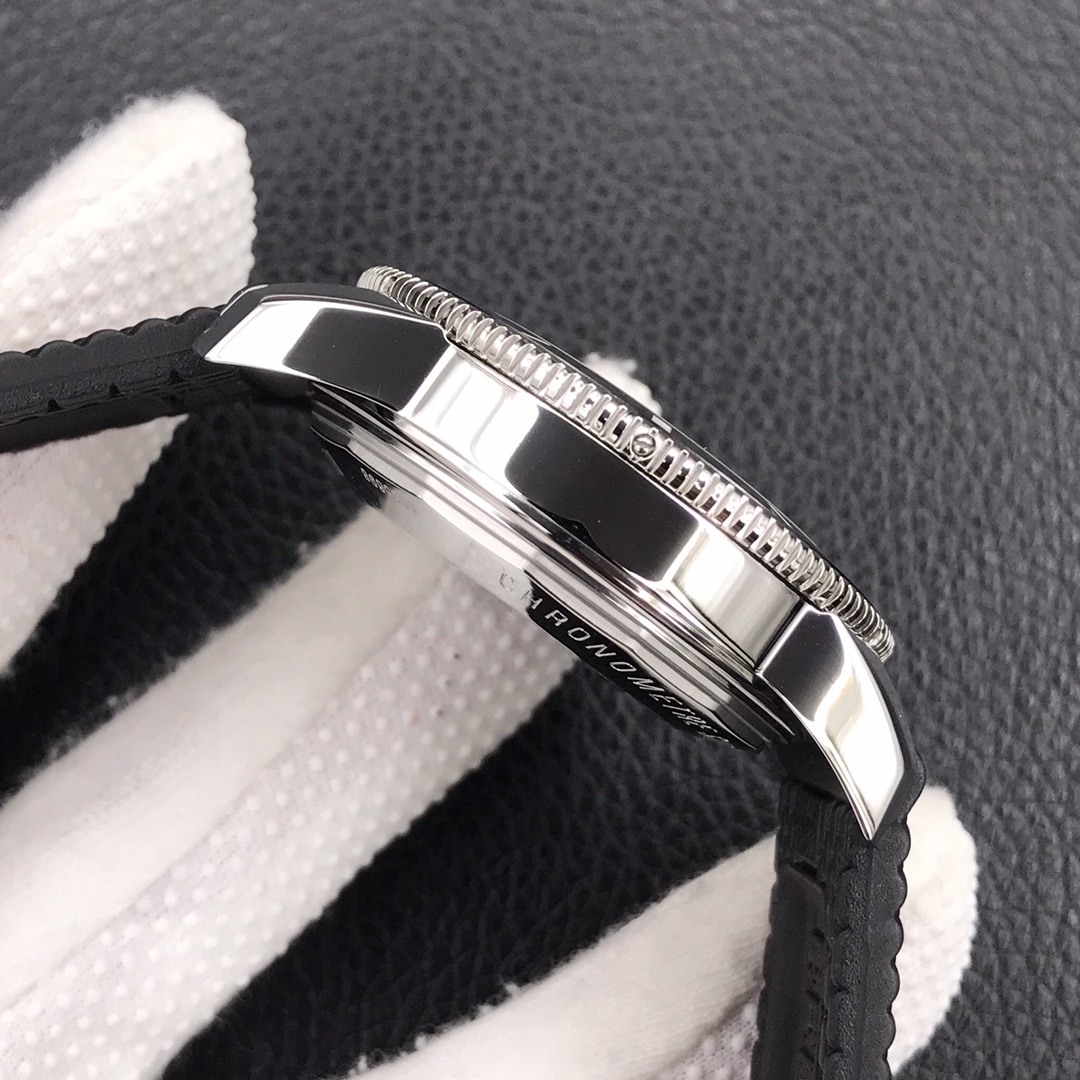 Breitling family - the Super Ocean Culture II 42mm watch