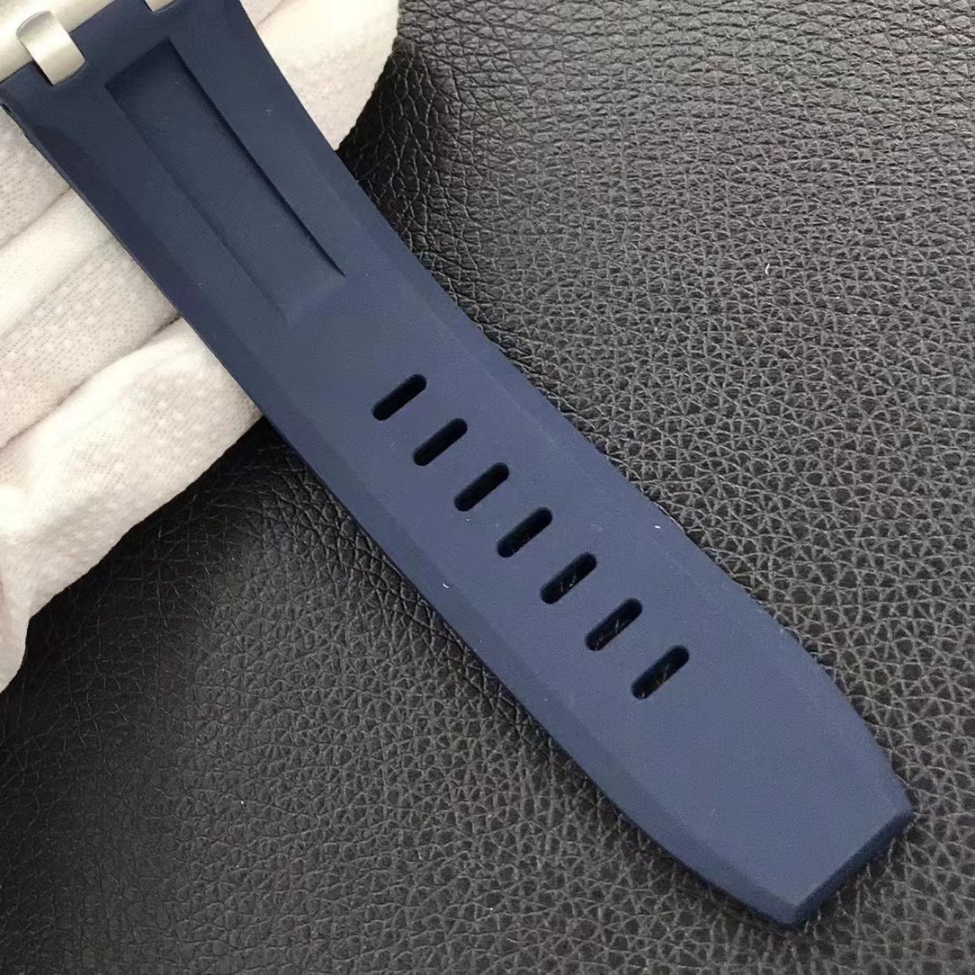 Audemars Piguet diving watch - new Audemars Piguet 15720! Watch size 42mmX14.2!