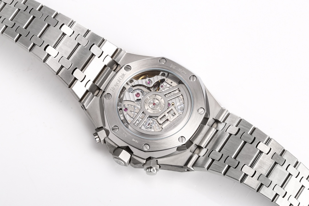 The new 26240 chronograph in the Audemars Piguet Royal Oak series
