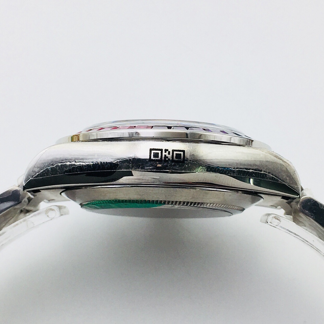 Rolex Cosmograph Daytona 105946