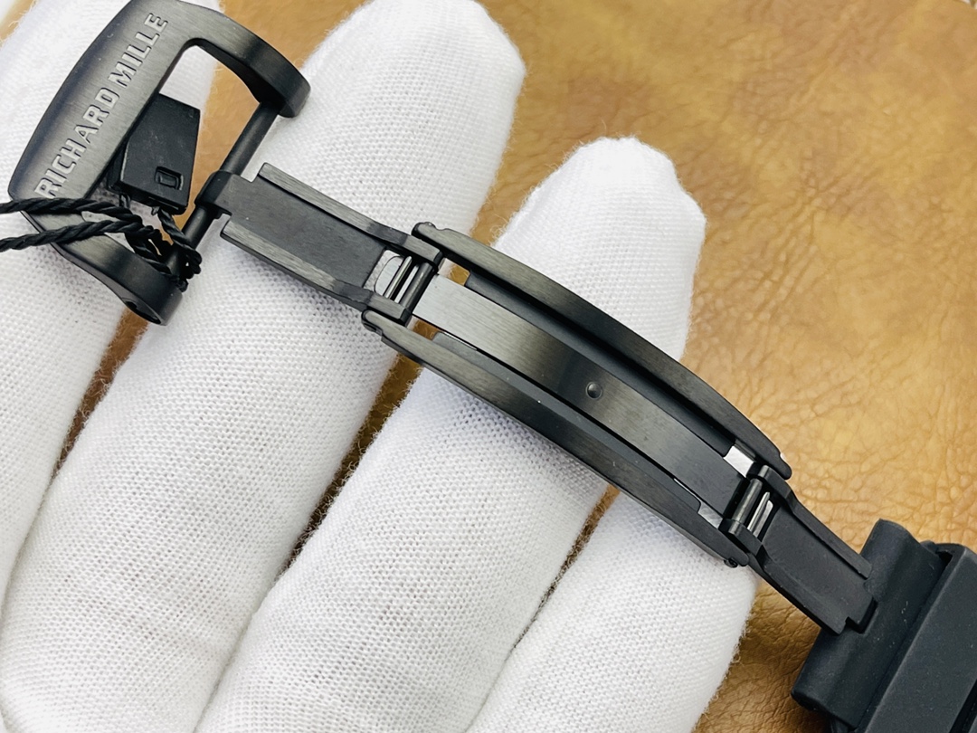 Chad Mille 35-03 blue watch is a watch