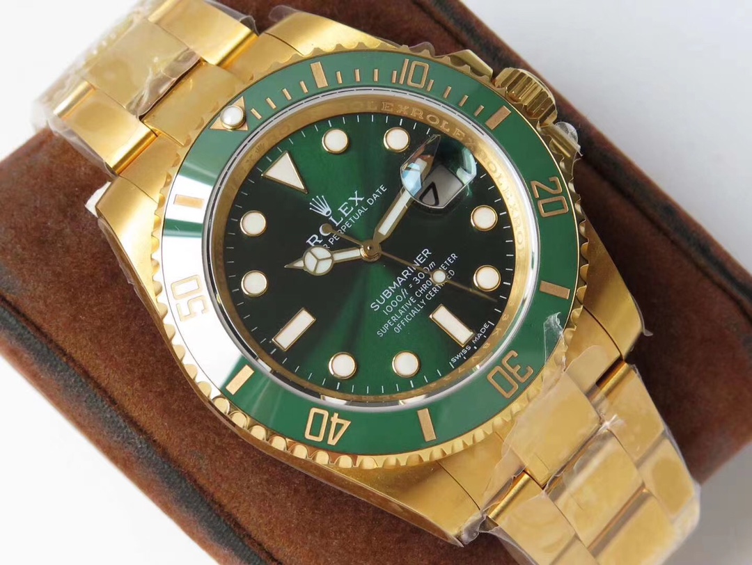 Rolex Submariner gold-packed full range!