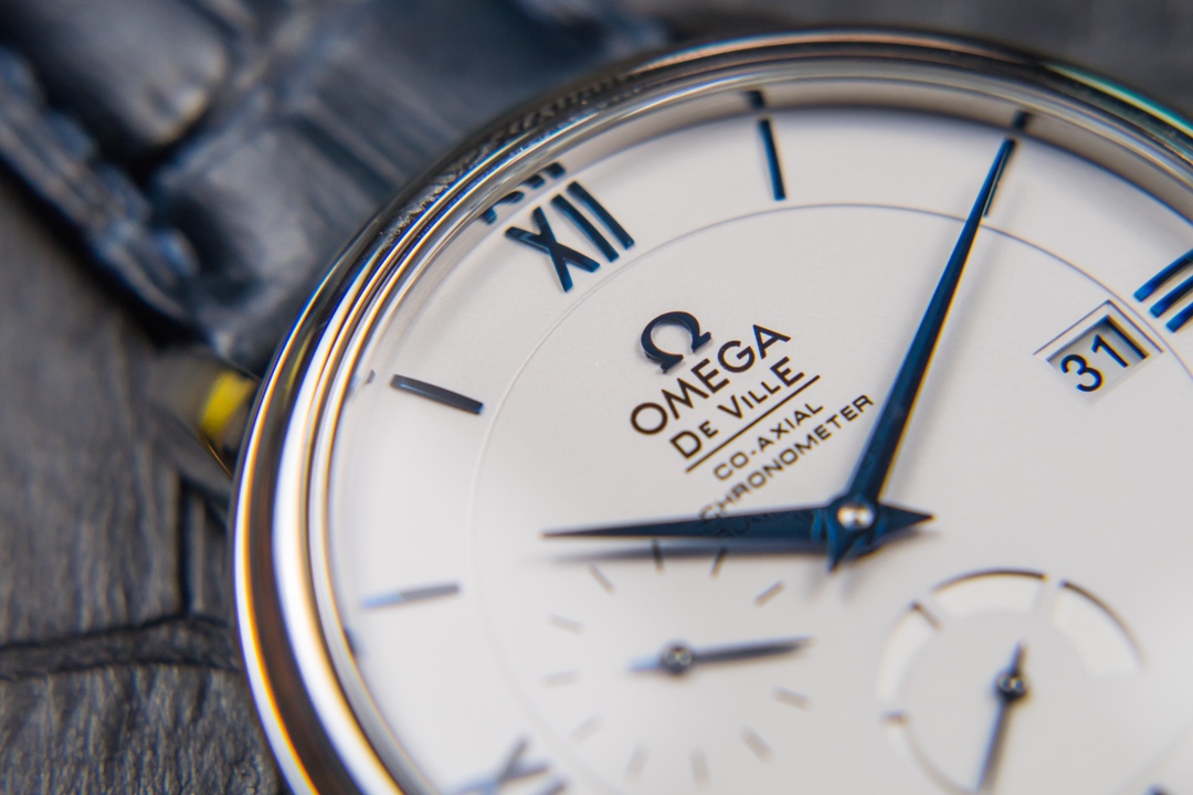 Omega Kinetic Die Fei is equipped with 2824