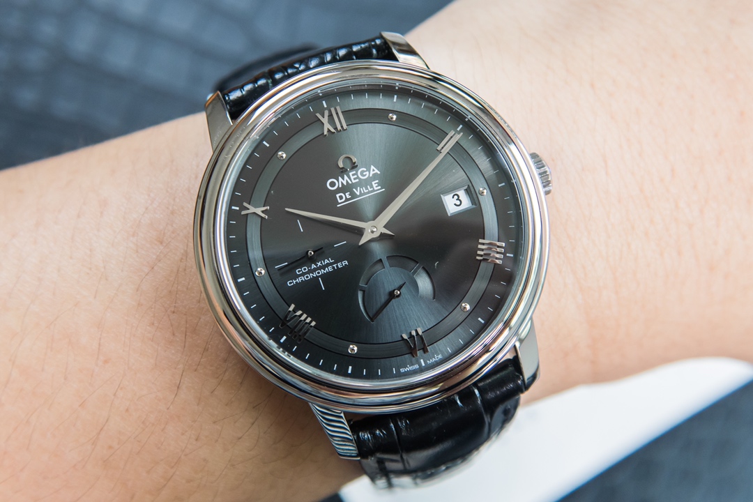 Omega Kinetic Die Fei is equipped with 2824