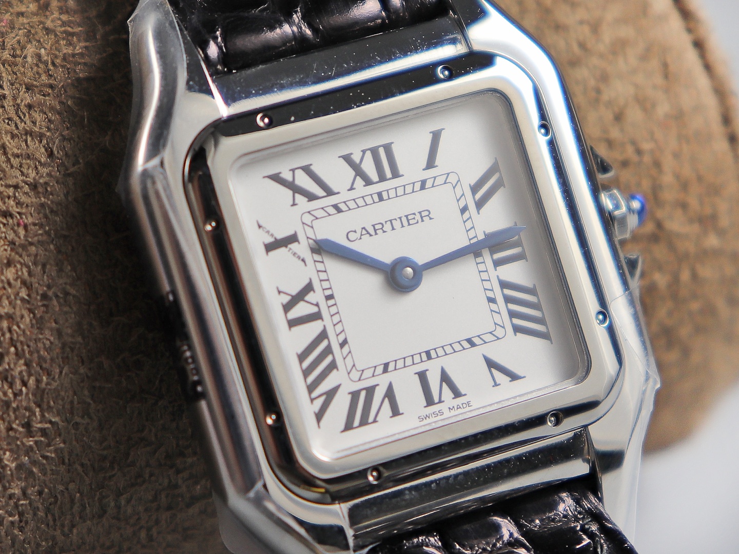 Cartier cheetah watch size: 27 x 37 mm, 22*30 mm,