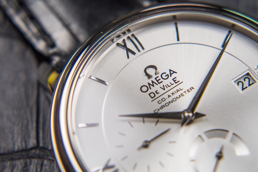 Omega Kinetic Die Fei is equipped with 2824