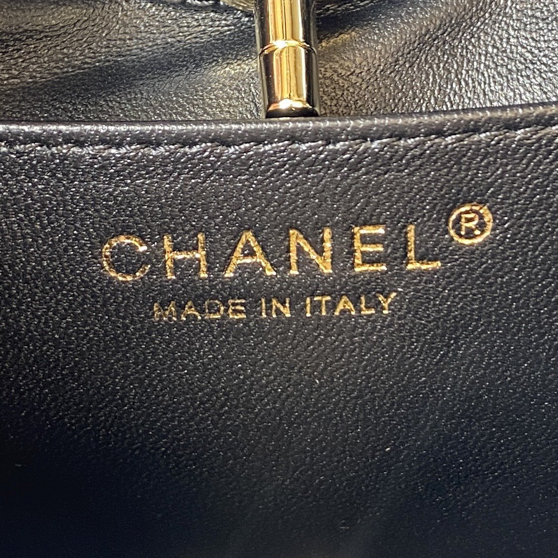 Chanel AS4133 bag