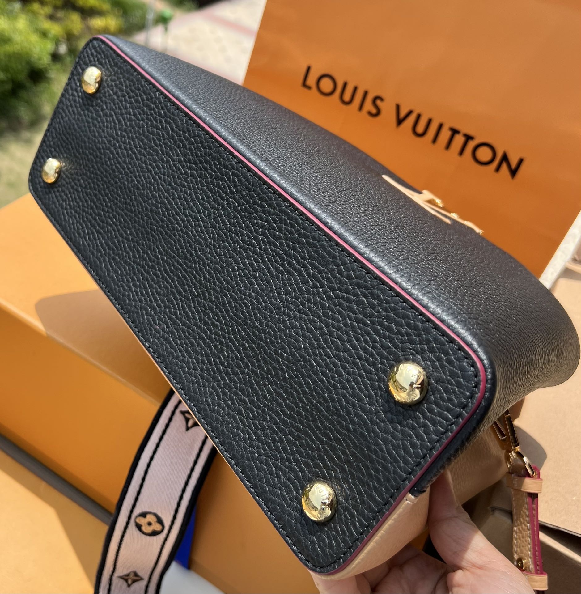 LV164832 bag