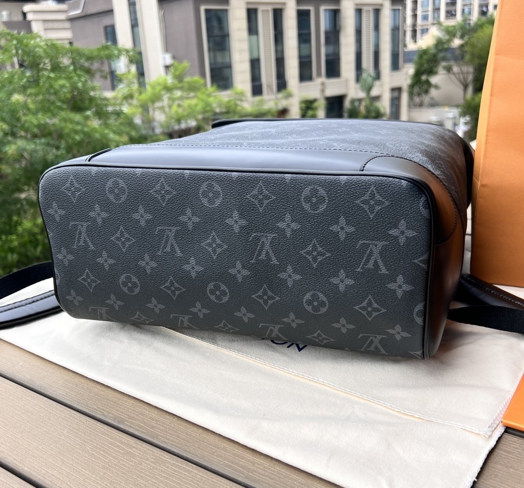 LV164229 travel bag