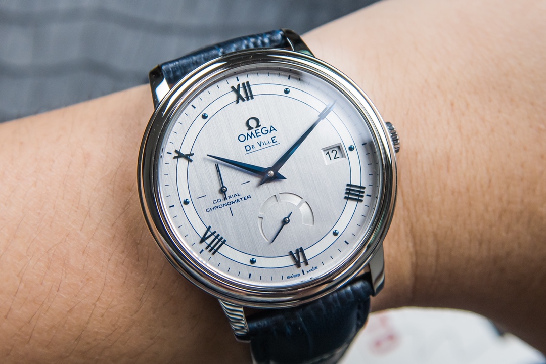 Omega Kinetic Die Fei is equipped with 2824