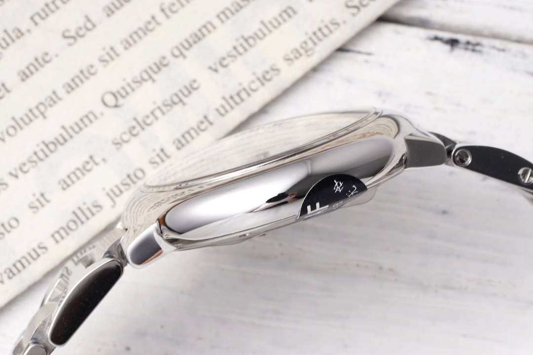 Cartier 33mm blue balloon series watch