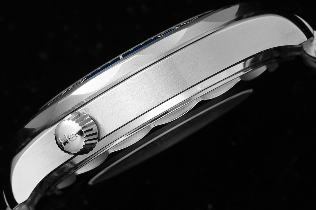 Omega SEAMASTER Seamaster Planet Ocean 210.30.42.20.01.001