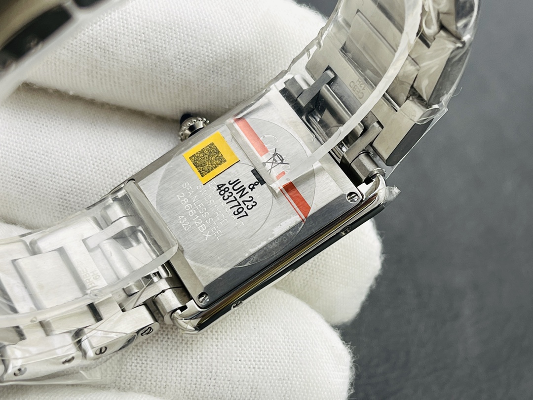 Cartier tank must de means that you must have a piece of Cartier.