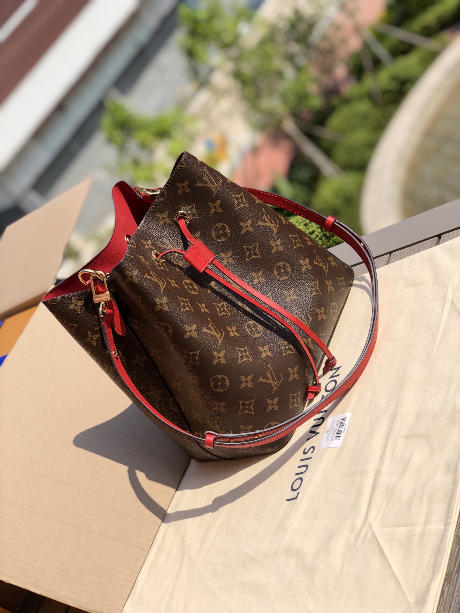 LV 163882 bag