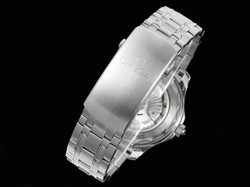 Omega SEAMASTER Seamaster Planet Ocean 300m 300m Coaxial Master Chronometer 42mm