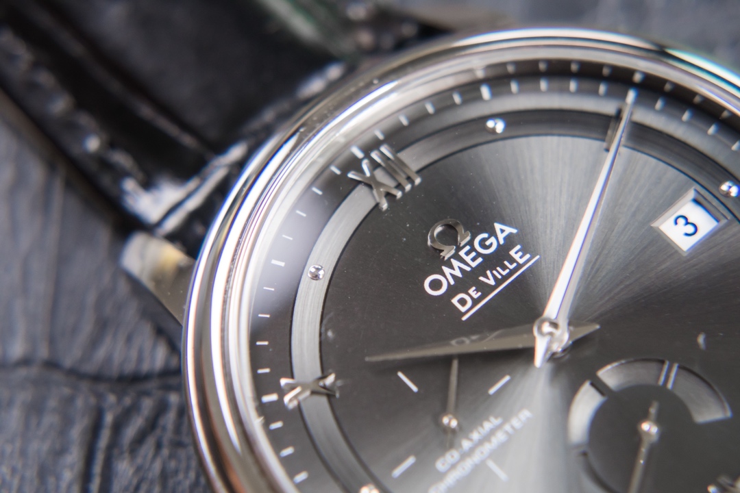 Omega Kinetic Die Fei is equipped with 2824