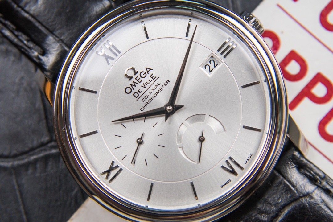 Omega Kinetic Die Fei is equipped with 2824