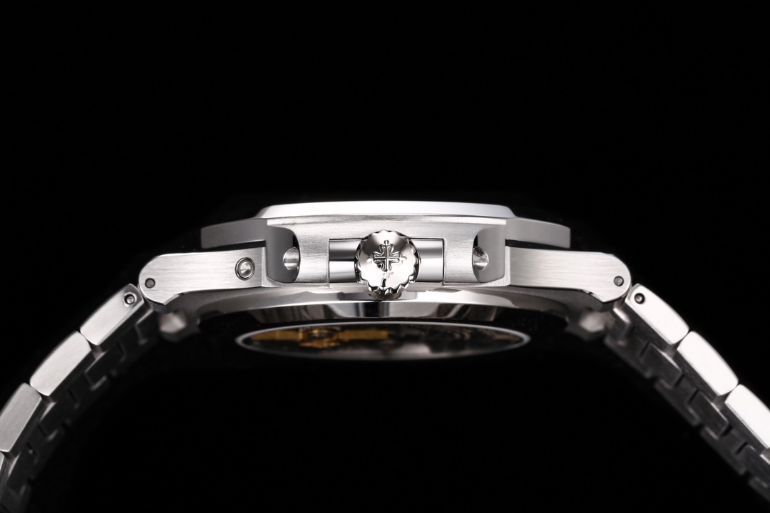Patek Philippe Nautilus 5712/1A-001 multi-function watch
