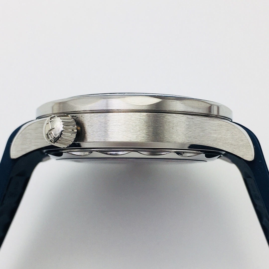 OMEGA's new Seamaster 300M series multi-functional men's watch! Details: