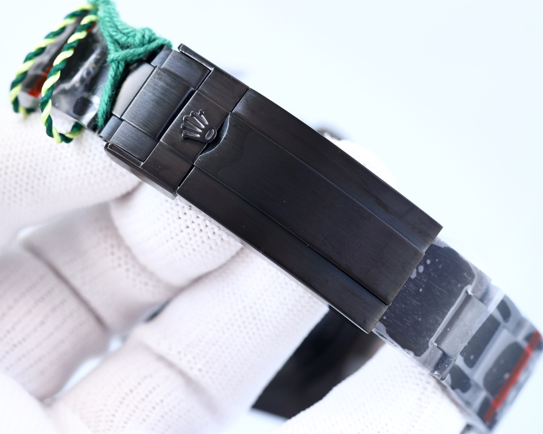 The Supreme Ghost King dares to try and create a new trend - 44mm diameter! !