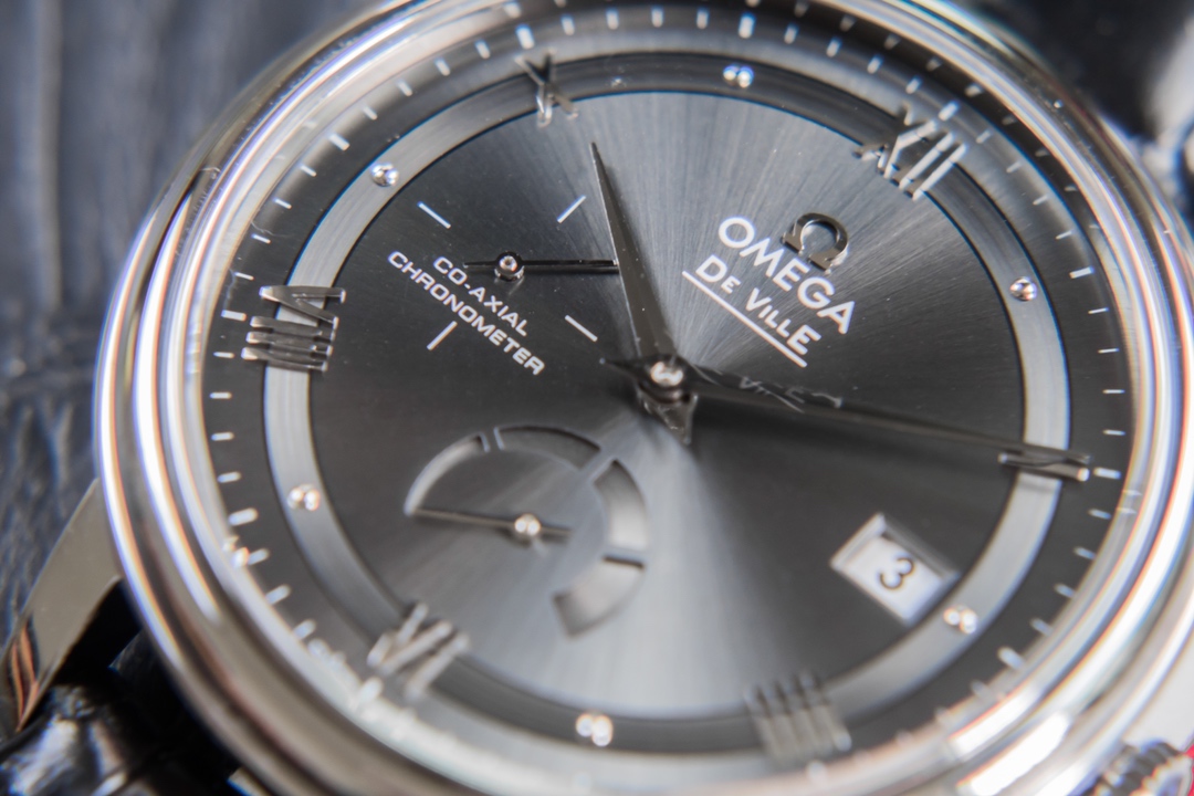 Omega Kinetic Die Fei is equipped with 2824