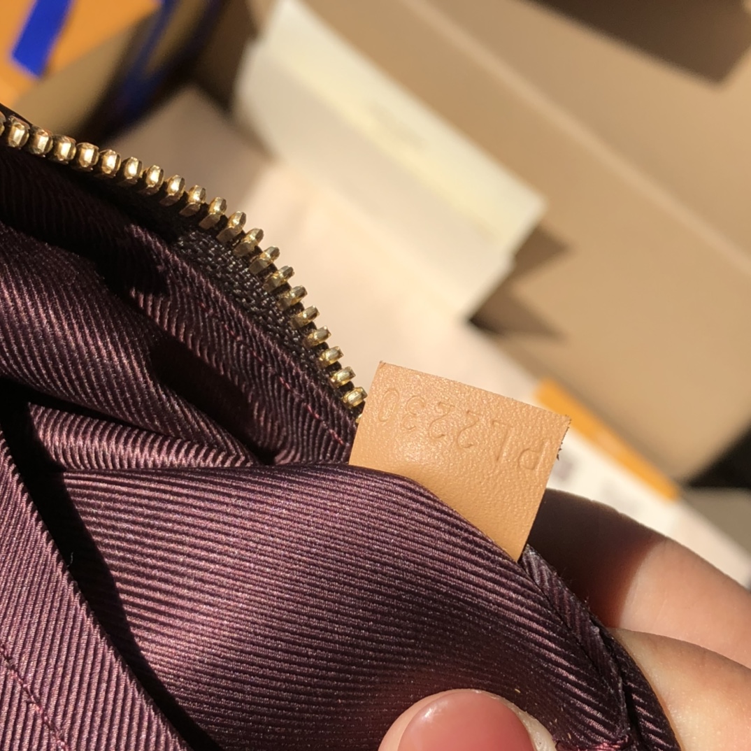 LV164747 bag