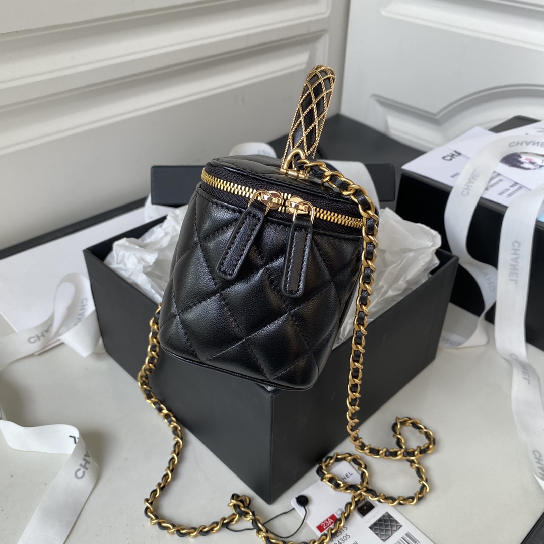 Chanel AP3383 bag