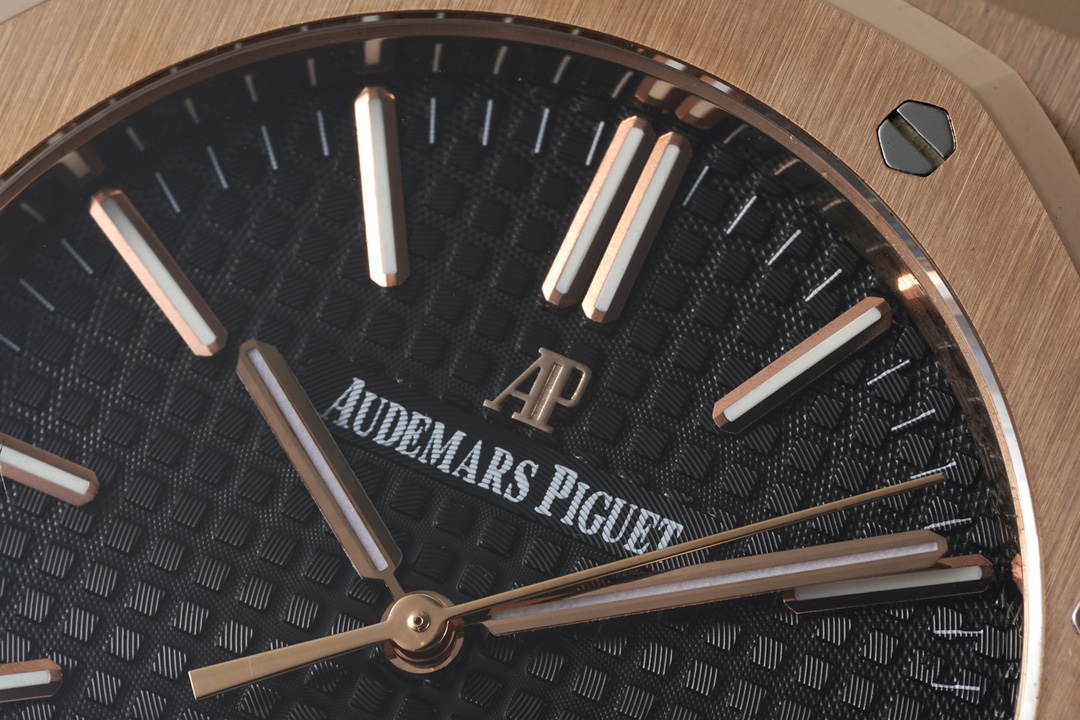Audemars Piguet Royal Oak 15400V2 version