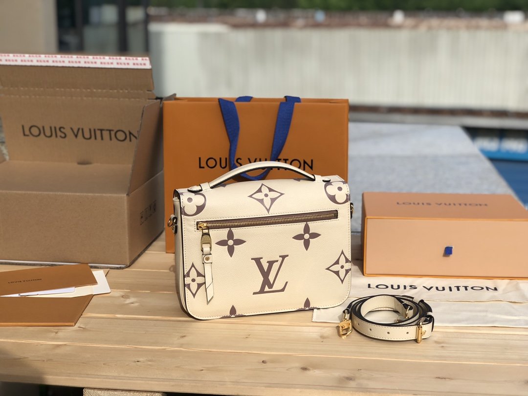 LV 163825 bag