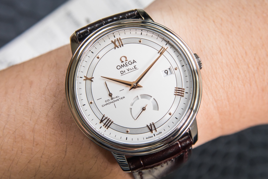 Omega Kinetic Die Fei is equipped with 2824