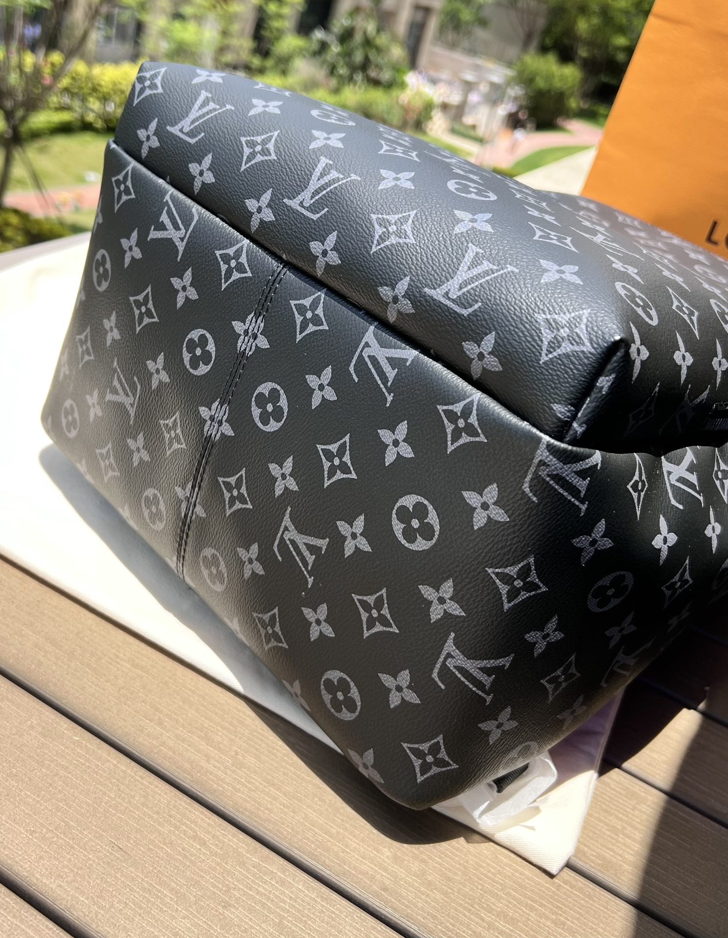 LV164219 travel bag