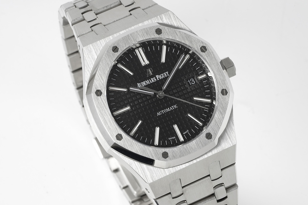 Audemars Piguet Royal Oak 15400V2 version