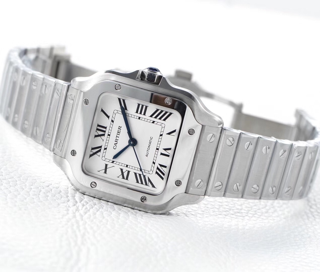 Cartier's new Santos case: 316 material dial