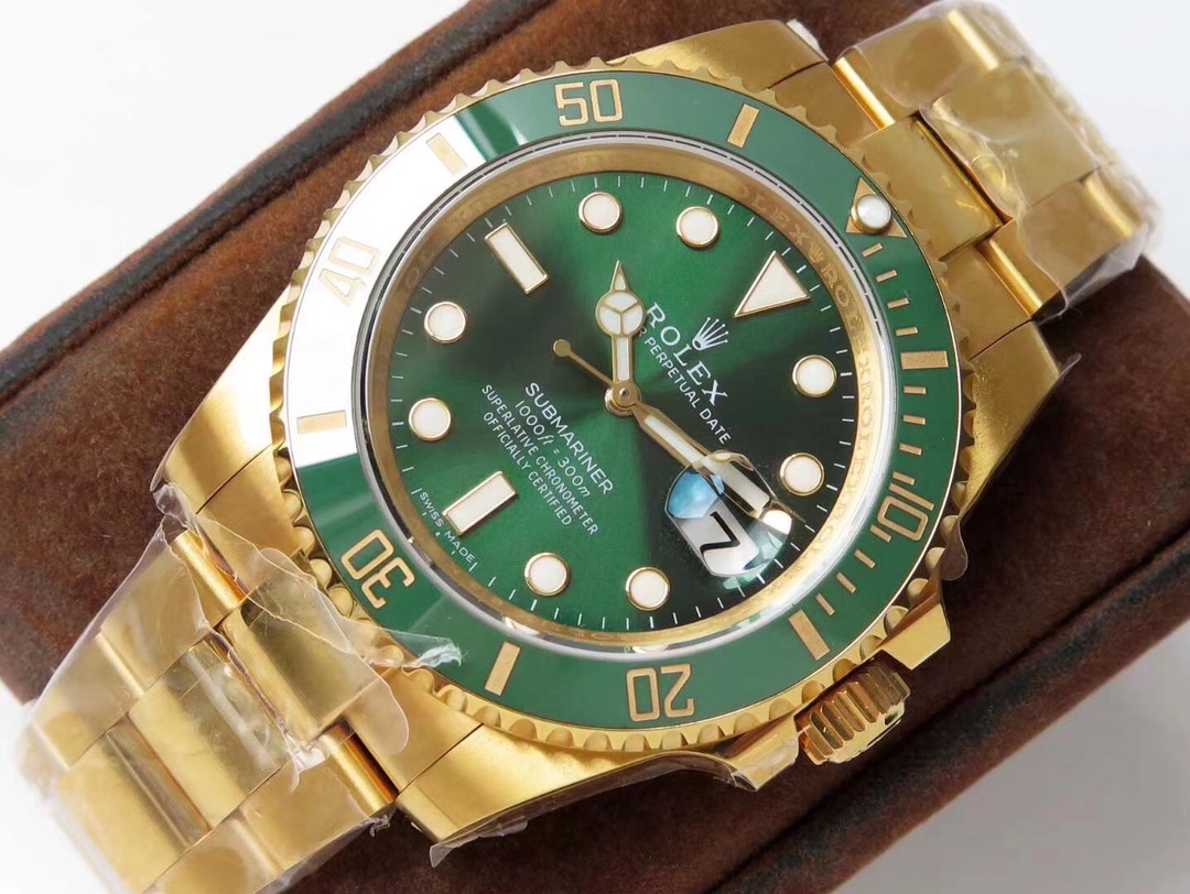 Rolex Submariner gold-packed full range!