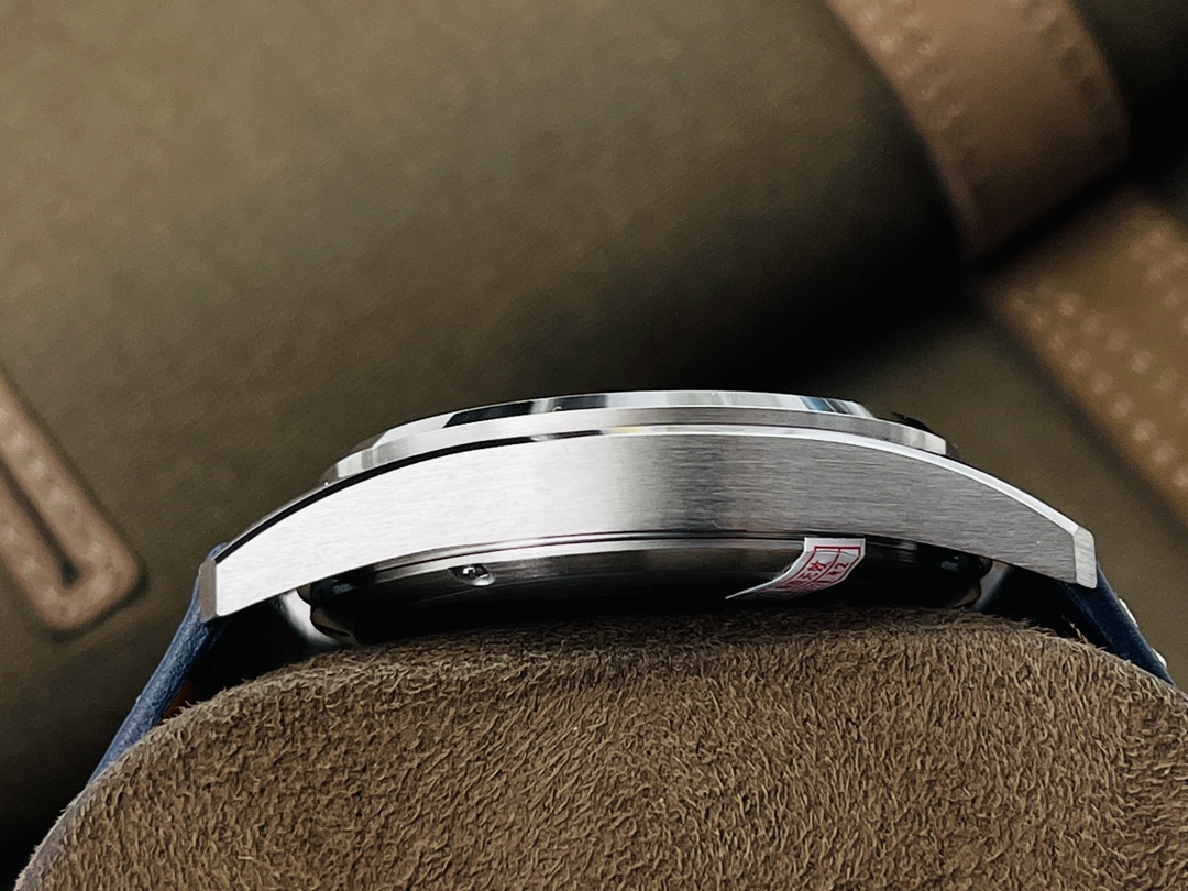 Longines SPIRIT forerunner series L3.810.4.73.6