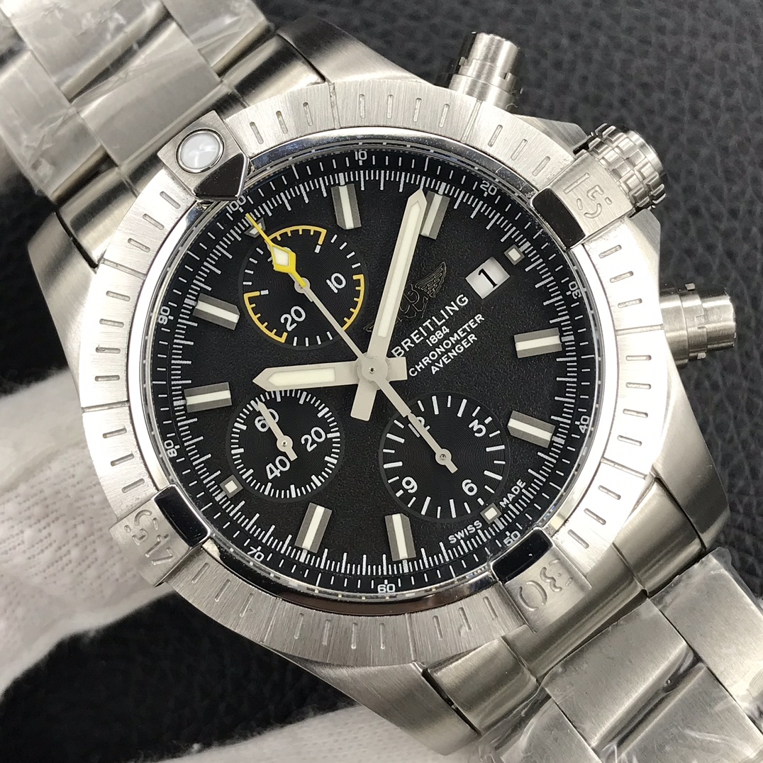 Breitling Avenger Chronograph 43
