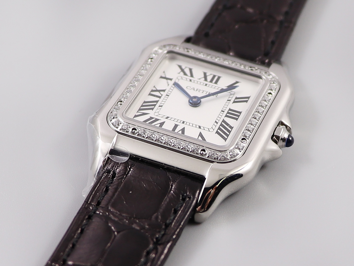 Cartier cheetah watch size: 27 x 37 mm, 22*30 mm