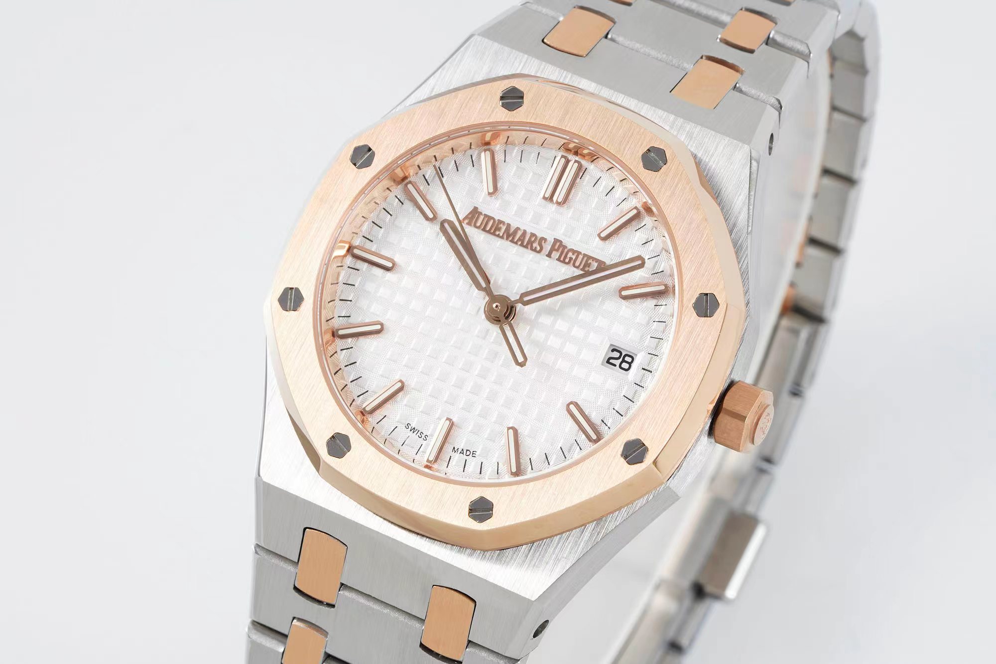 Audemars Piguet's 34mm diameter Royal Oak series self-winding watch